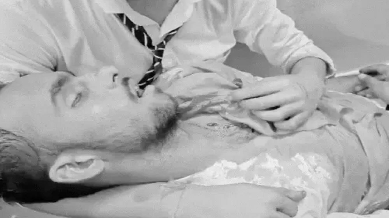  प्रयागराज में 12वीं  छात्र की चाकू मारकर हत्या, क्लासमेट ने वारदात को दिया अंजाम, दादा बोले- टीचर ने करवाया मर्डर