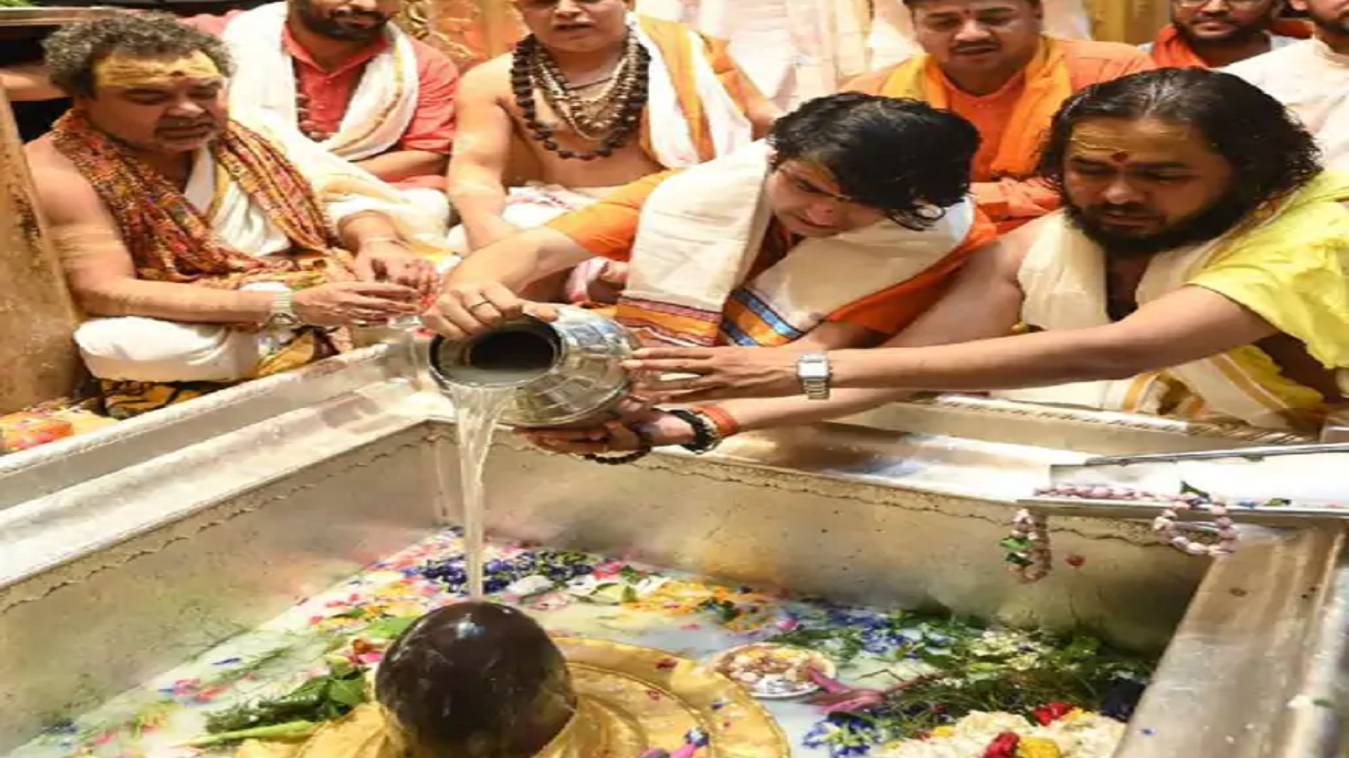 काशी पहुंचे बागेश्वर धाम पीठाधीश्वर, बोले- भारत को हिन्दू राष्ट्र बनाना बेहद जरूरी