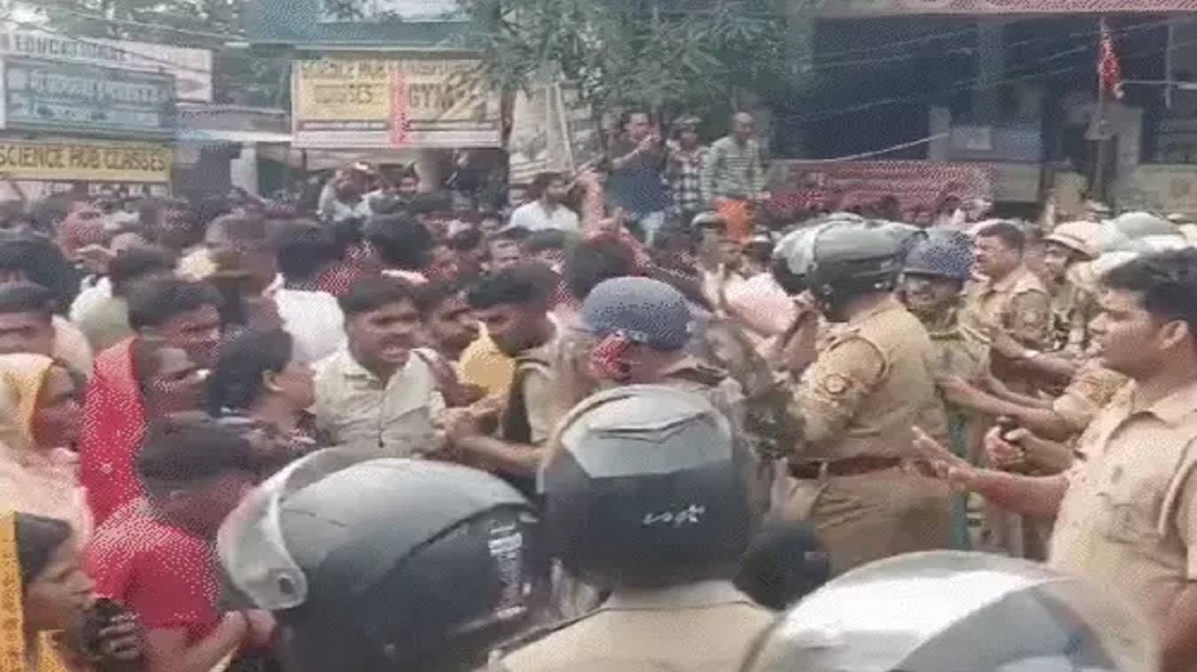 गोरखपुर में नीट छात्र की मौत के बाद बवाल, आगजनी-पथराव में कई पुलिसकर्मी घायल