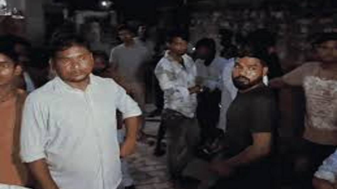 चंदौली में खौफनाक वारदात : शादी से इनकार पर प्रेमी ने प्रेमिका को मारी गोली, वाराणसी में बुआ के घर आकर किया सुसाइड