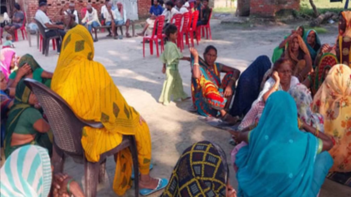 आजमगढ़ में शादी से पहले युवक ने की आत्महत्या, गांव में पसरा मातम, बेटे की मौत पर बिलखते हुए बोली मां, 'मेरे लाल को बुला दो