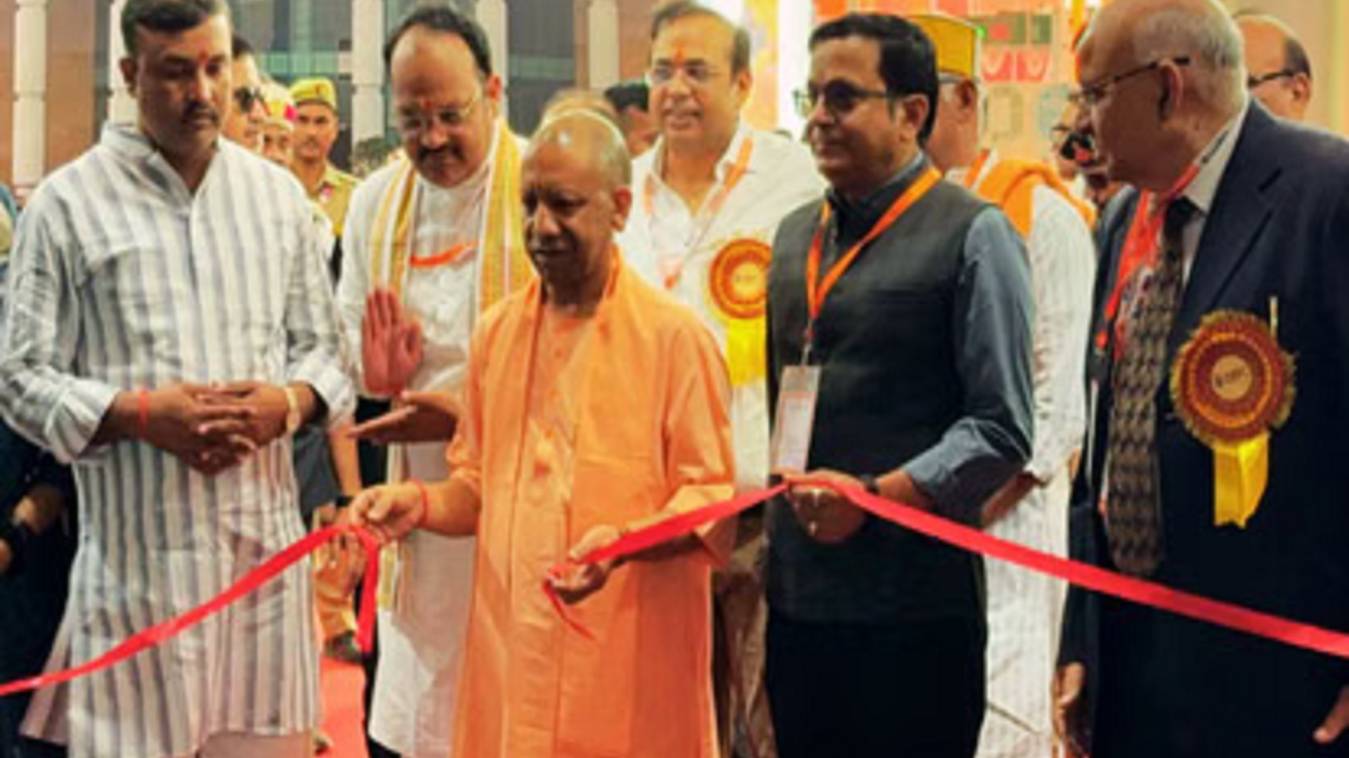 भदोही में मुख्यमंत्री योगी ने किया चौथे अंतरराष्ट्रीय कालीन मेले का उद्घाटन, बोले– “कालीन उद्योग बनेगा प्रदेश की ताकत”