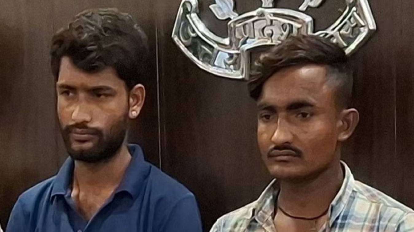 आजमगढ़ में एक करोड़ की अवैध विदेशी शराब बरामद, दो तस्कर गिरफ्तार