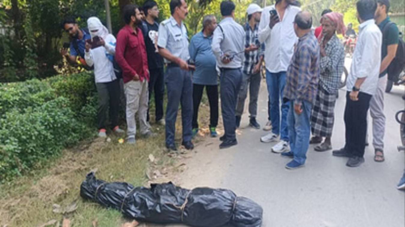 बीएचयू में काली पन्नी में लिपटा “शव” मिलने से हड़कंप, जांच में निकला पुतले के रूप में कूड़ा