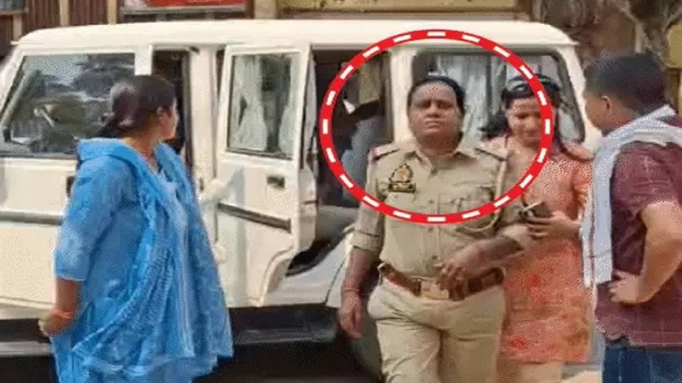 वाराणसी में एंटी करप्शन टीम की बड़ी कार्रवाई, महिला थाना प्रभारी रिश्वत लेते रंगेहाथ गिरफ्तार