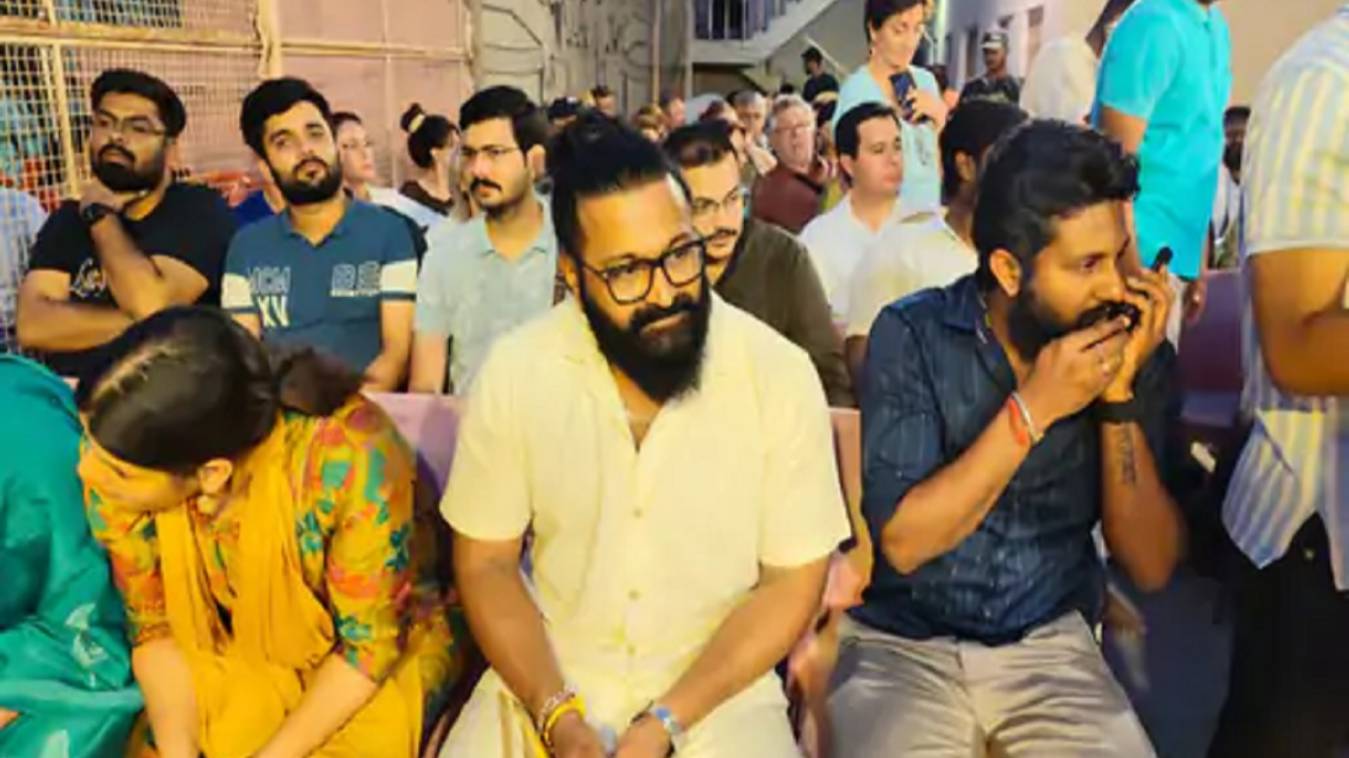 वाराणसी में ऋषभ शेट्टी ने किए बाबा विश्वनाथ के दर्शन, ‘कांतारा चैप्टर 1’ ने 700 करोड़ का आंकड़ा किया पार 