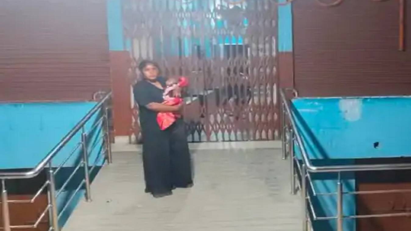 राजातालाब के निजी अस्पताल में दो माह की बच्ची की मौत, डॉक्टरों पर लापरवाही का आरोप