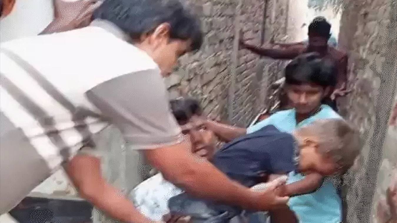 फतेहपुर में दर्दनाक हादसा: 5 साल का बच्चा 22 फीट ऊंचाई से गिरा, पेट के आर-पार हुआ सरिया