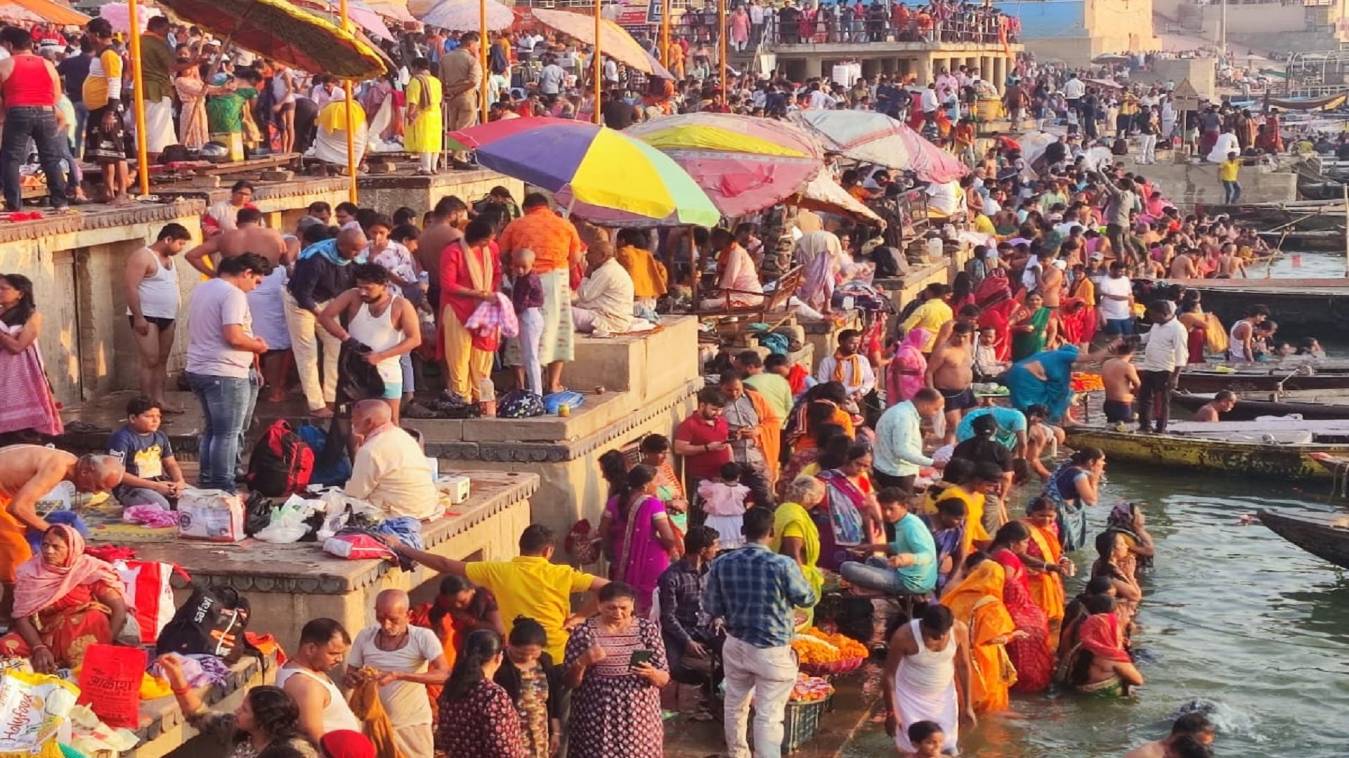 गंगा घाटों-सरोवरों पर उमड़ा श्रद्धा का मेला