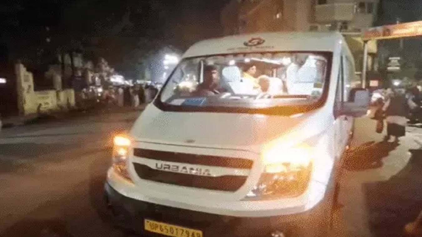 वाराणसी में NRI पर्यटकों से मारपीट, नमो घाट पर पार्किंग कर्मियों का हमला; पुलिस पर लीपापोती का आरोप