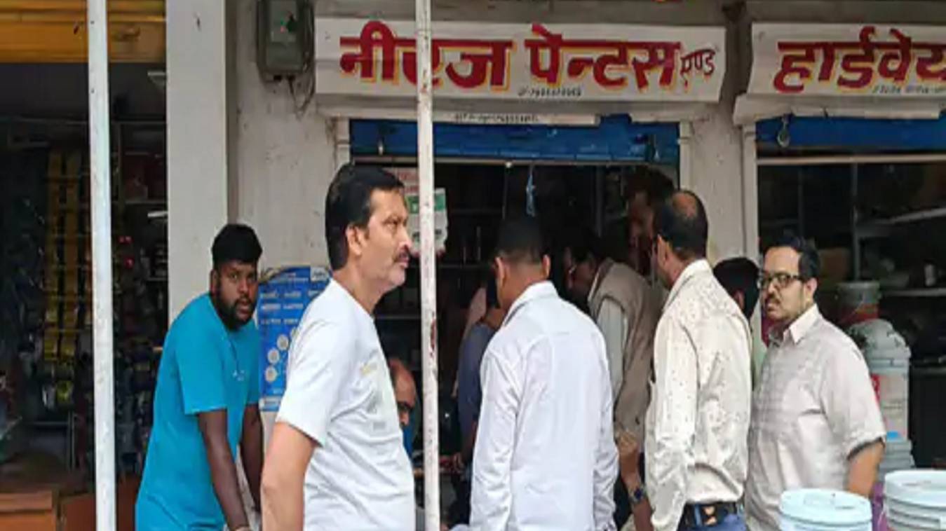 शिवपुर में एक रात में चार जगह चोरी: तीन दुकानों और मंदिर में सेंधमारी, लाखों का माल साफ