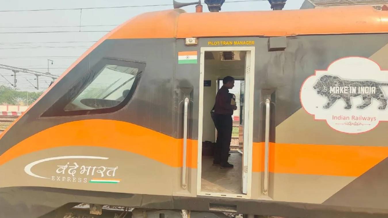 काशी से खजुराहो तक दौड़ेगी वंदे भारत, PM मोदी दिखाएंगे हरी झंडी, तैयारियाँ पूरी