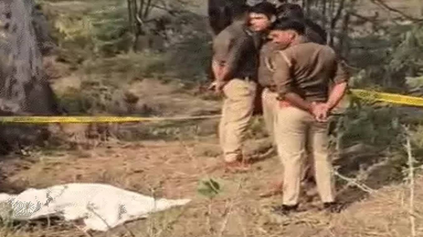 हमीरपुर में सुबह-सुबह दिखा भयावह मंजर: युवती का शव खून से लथपथ, पुलिस ने शुरू की जांच!