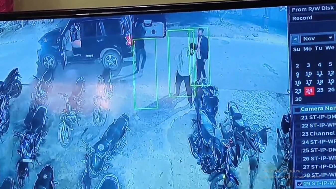 नरेंद्र छात्रावास के बाहर उपद्रव, स्कॉर्पियो सवार युवकों ने वाहनों में की तोड़फोड़, CCTV वायरल; छात्रों में आक्रोश