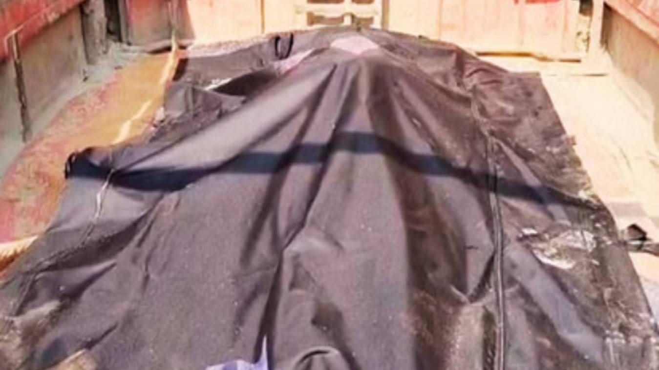 घरेलू विवाद ने लिया खौफनाक मोड़: बच्चों के सामने पत्नी की हत्या, थाने पहुंचकर पति बोला- लाश घर में पड़ी है;