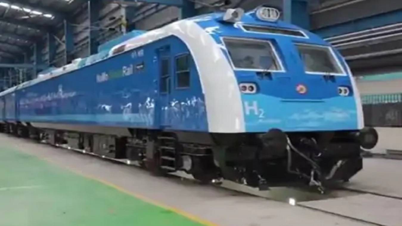 गोरखपुर–वाराणसी में दौड़ेगी हाइड्रोजन ट्रेन; IIT-BHU–MMMUT में बनेगा ग्रीन हाइड्रोजन सेंटर ऑफ एक्सीलेंस