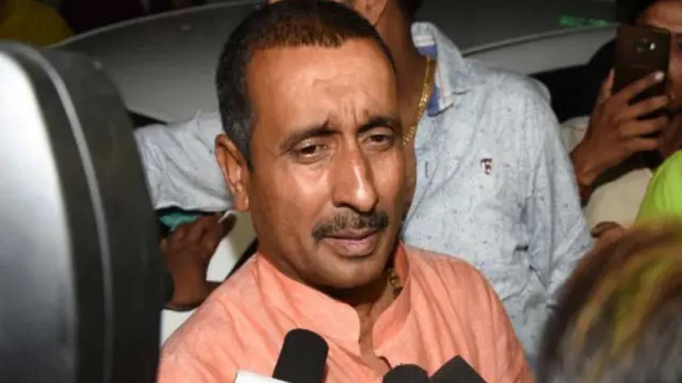 उन्नाव रेप केस में बड़ा मोड़: कुलदीप सेंगर को जमानत, पीड़िता और मां ने इंडिया गेट पर जताया विरोध
