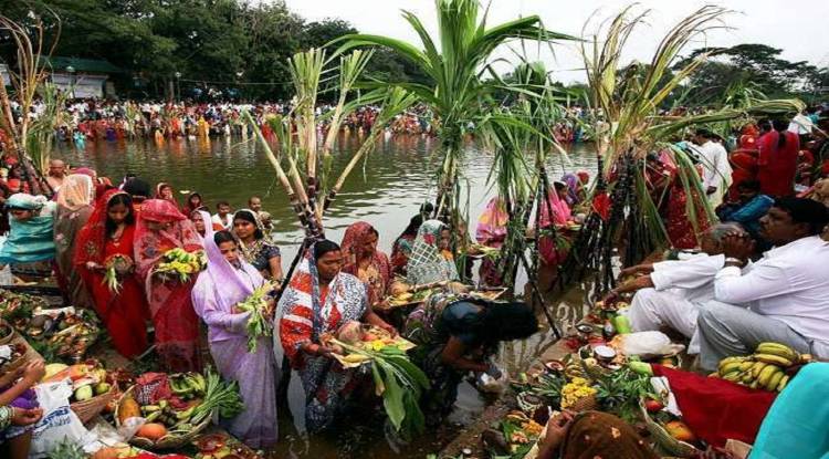 Chhath Puja 2021:आज डूबते सूर्य को दिया जायेगा अर्घ्य,वाराणसी में घाट पर जुटेंगी व्रती महिलाएं