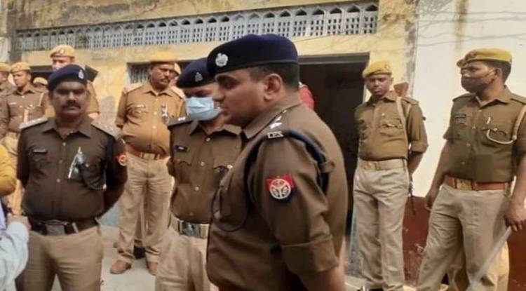 गंभीर हालत में बरामद हुई युवती, दुष्कर्म की आशंका