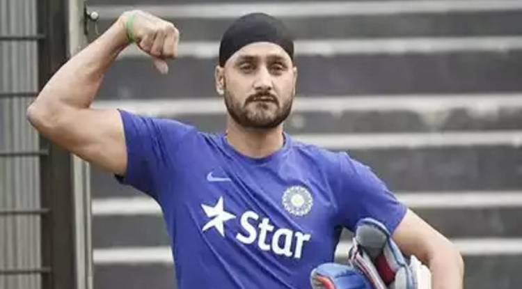 Harbhajan Singh Retirement: दिग्गज गेंदबाज हरभजन सिंह ने अंतरराष्ट्रीय क्रिकेट से लिया संन्यास