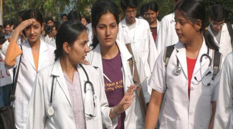 NEET PG 2022 परीक्षा 6-8 हफ्ते के लिए टला एग्जाम,12 मार्च को होना था एग्जाम