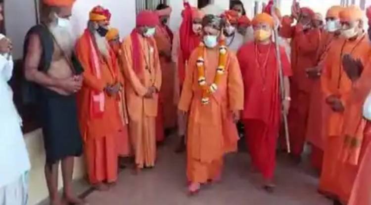 योगी की शपथ से पहले 27000 मंदिरों में होगी पूजा, पीएम  के साथ 12 मुख्यमंत्री और पांच डिप्टी सीएम भी बनेंगे साक्षी