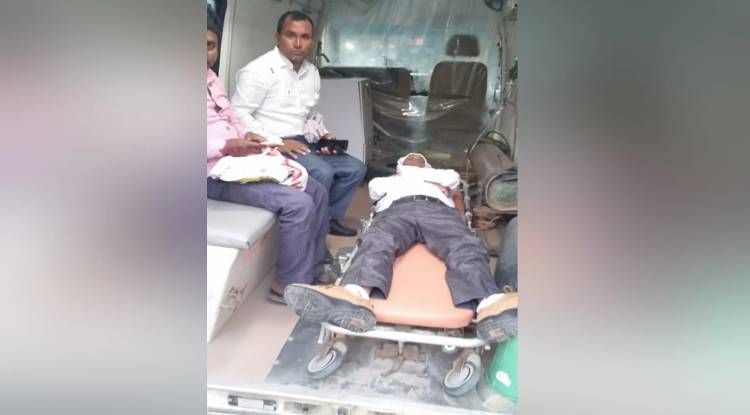 जौनपुर में ट्रक से टकराई स्कार्पियो, परीक्षा लेने मऊ जा रहे तीन शिक्षक घायल 