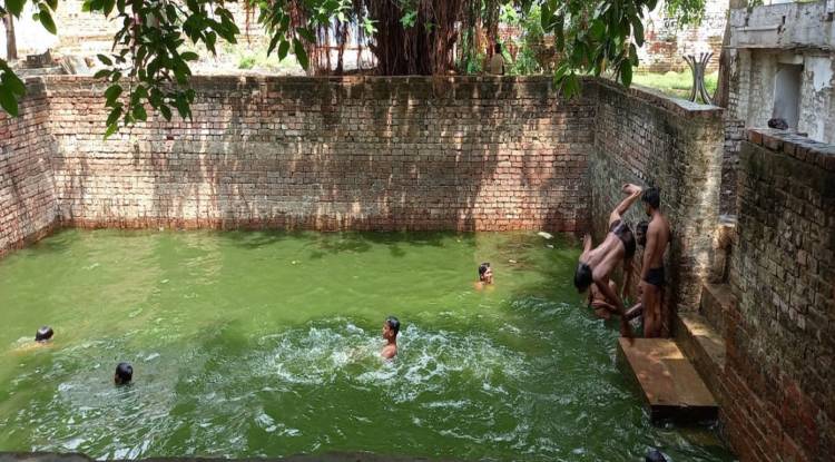 अपने बदहाल सूरत पर रो रहा बड़ी गैबी का हनुमान कुंड