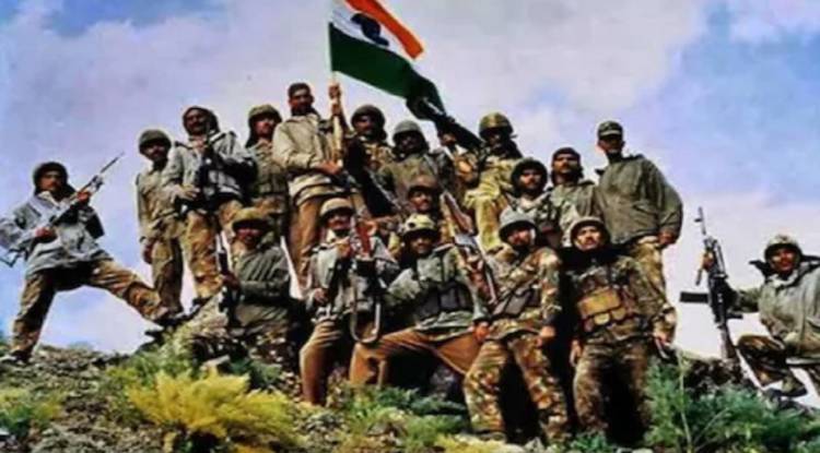 Kargil Vijay Diwas 2022: जरा याद करो कुबार्नी..., कारगिल युद्ध में शहीद हुए नायकों के सम्मान में मनाया जाता है विजय दिवस