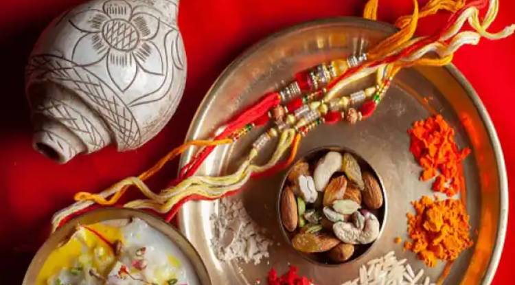 Raksha Bandhan Muhurta 2022 : गुरुवार रात 8.30 बजे से लेकर 12 अगस्त को पूरे दिन रक्षा बंधन का शुभ समय,