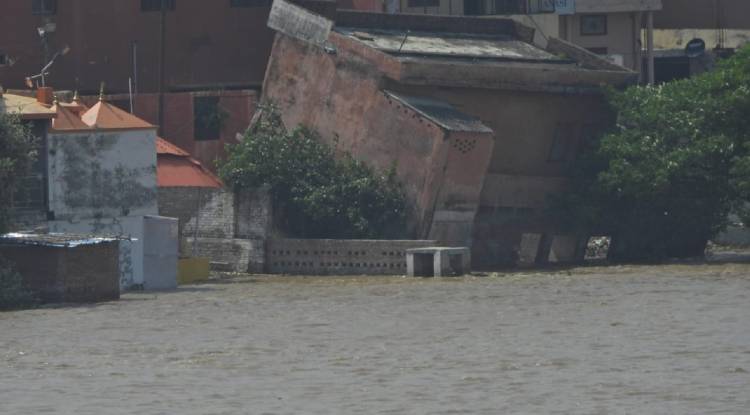 गंगा के जलस्तर में आई 6 सेंटीमीटर की कमी: कम नहीं हुई लोगों की दुश्वारियां,  तटवर्ती इलाकों में पलायन शुरू