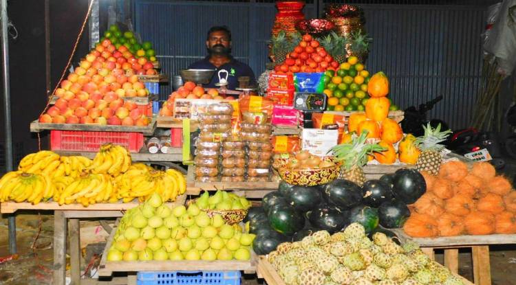 नवरात्र पर पूजन और उपवास रखना हुआ महंगा, आसमान छू रहे फलाहार के दाम