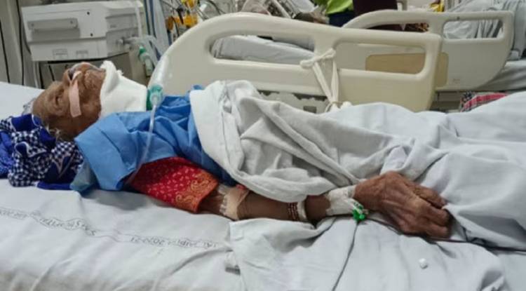 बदमाशों ने चांदी के कड़े लूटने के लिए 108 साल की महिला के काटे दोनों पैर