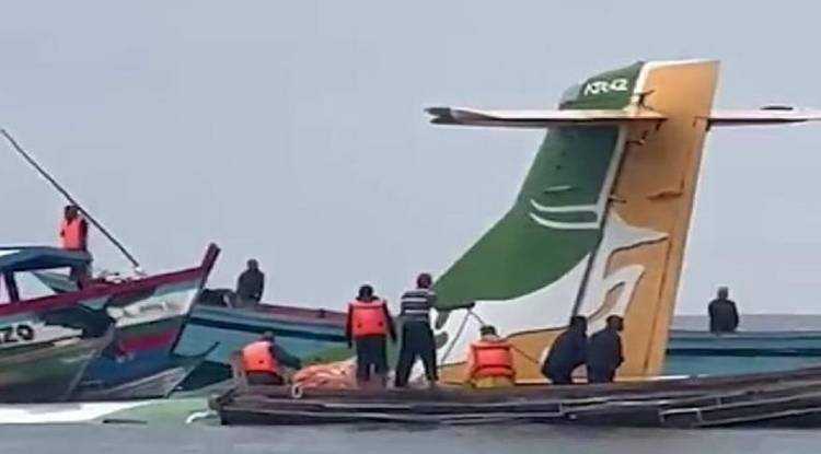 तंजानिया की विक्टोरिया झील में गिरा यात्री विमान, 49 लोग थे सवार