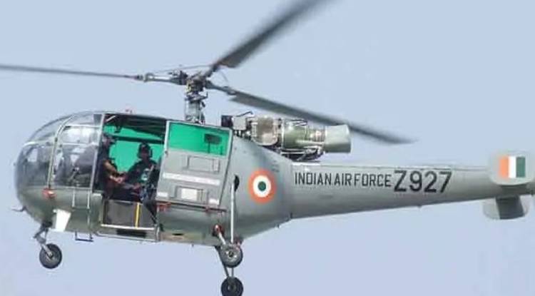 संदिग्ध तकनीकी समस्या के कारण Chetak Helicopter की एहतियाती लैंडिंग