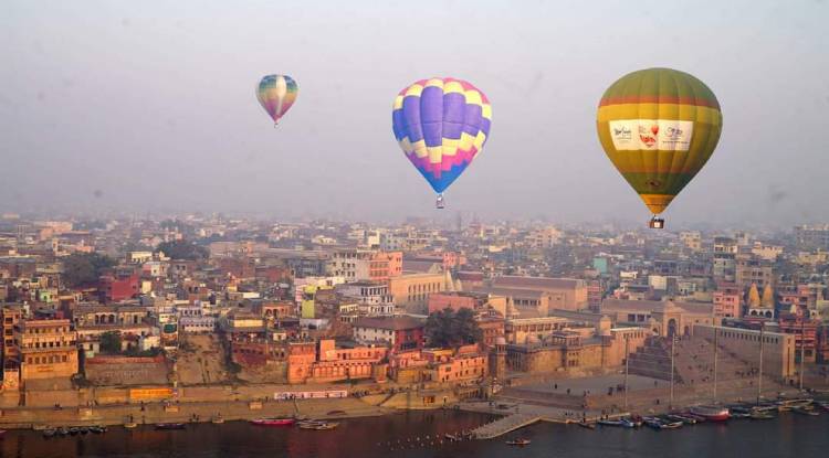 Hot Air Balloon and Boat Festival: एडवेंचर के हैं शौकीन तो फटाफट पहुंचें बनारस, हॉट एयर बैलूंस से देखे काशी का नज़ारा 