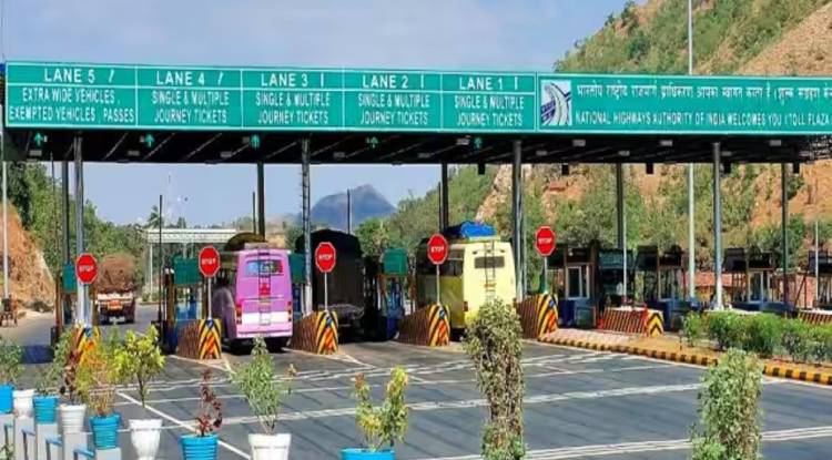 Toll Tax Increases: आज से महंगा हुआ हाईवे का सफर, जानिये टोल टैक्स की नई दरें