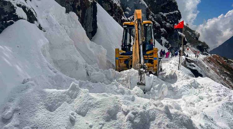 सिक्किम के नाथुला में भूस्खलन, 6 लोगों की मौत और 11 घायल; कई के फंसे होने की आशंका