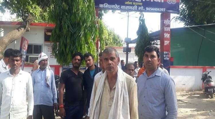 varanasi: 56 घंटे बाद पावर लूम मैकेनिक के रूप में पिता ने की शिनाख्त