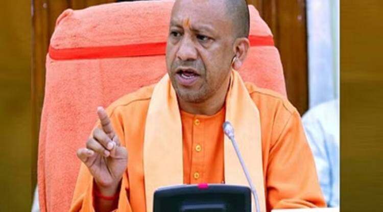 UP STF Encounter: सीएम योगी ने की अफसरों की तारीफ, बैठक कर कानून व्यवस्था का लिया जायजा