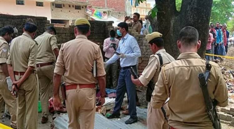 कोपागंज थाना क्षेत्र के रेलवे स्टेशन गेट के पास मिला युवक का शव, जांच में जुटी पुलिस