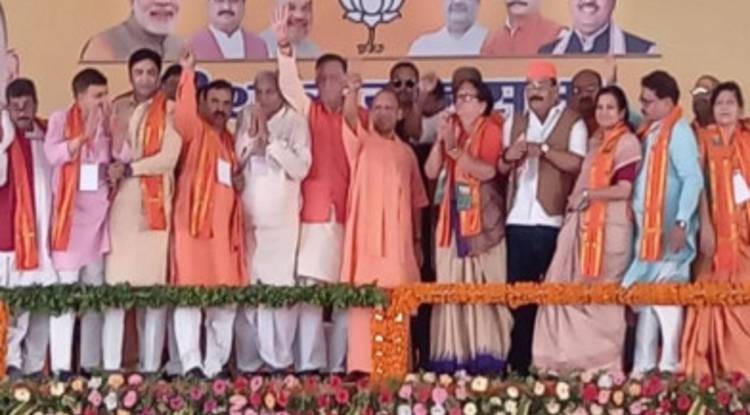CM Yogi ने कर्नाटक में BJP को जीत दिलाने के लिए भरी हुंकार! बोले- अब दंगा कर्फ्यू नहीं...मनते हैं उत्सव
