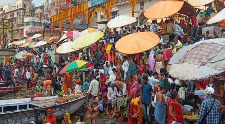 Ganga dussehra 2023: काशी में गंगा दशहरा पर भक्तों को लगाई पुण्य की डुबकी, दूर-दूर से आ रहे हैं लोग