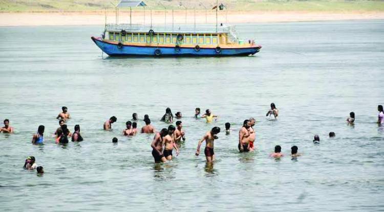 सूर्य देव ने उगली आग, गर्मी से हर कोई बेहाल