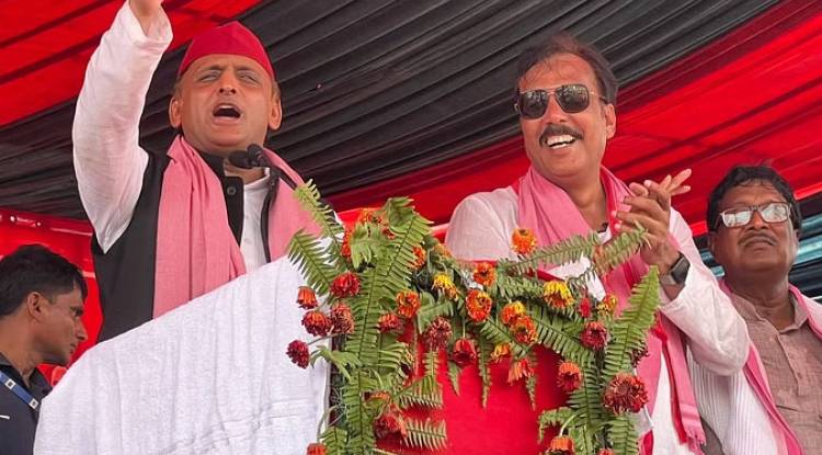  नौजवानों को नौकरी, किसानों को कर्जमाफी का दिया भरोसा, अखिलेश यादव ने मऊ की जनता को साधा