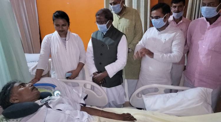 वाराणसी में बीमार विधायक नील रतन से मिले सिक्किम के राज्यपाल