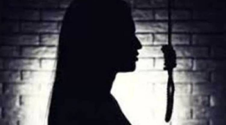  परिजनों की डांट के बाद छात्रा ने लगाई फांसी, मचा कोहराम 