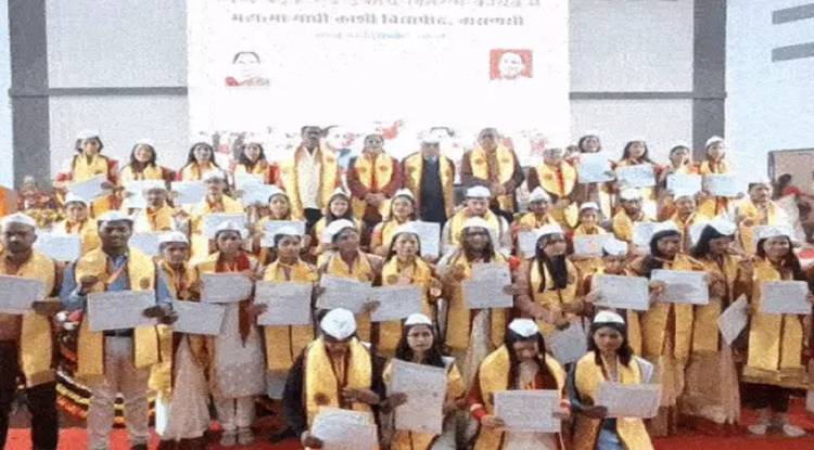   काशी विद्यापीठ के दीक्षांत समारोह में 46 मेधावियों को मिला पदक