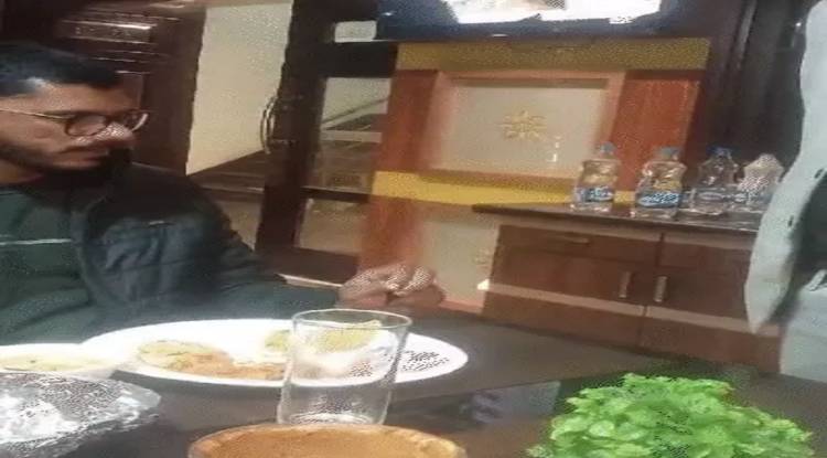वाराणसी में ऑर्डर किया पनीर मिला चिकन, होटल में कस्टमर ने किया हंगामा, कहा-मेरा धर्म भ्रष्ट करवाओगे क्या? 