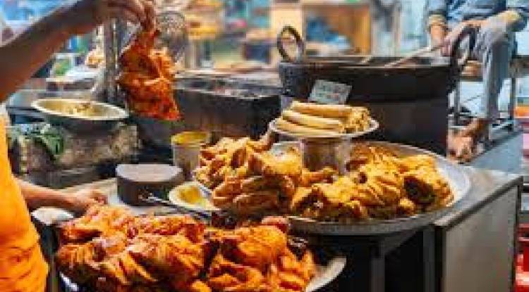 रेस्टोरेंट, फूड स्ट्रीट परोस रहे घटिया भोजन
